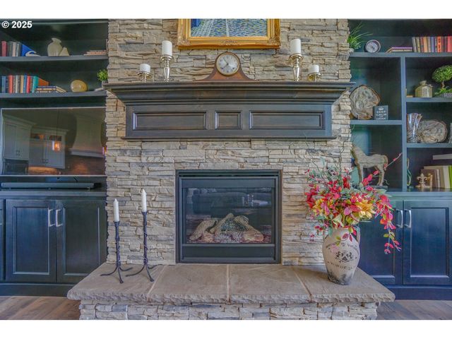 1904 Nw MARYLAND St, Camas, WA 98607