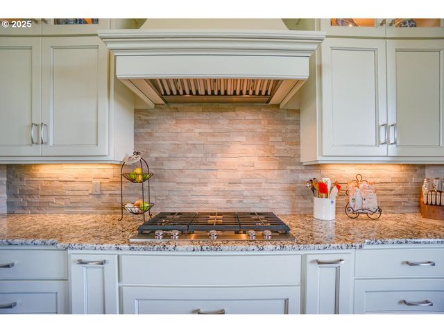 1904 Nw MARYLAND St, Camas, WA 98607