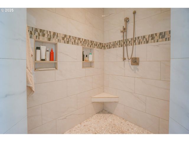 1904 Nw MARYLAND St, Camas, WA 98607