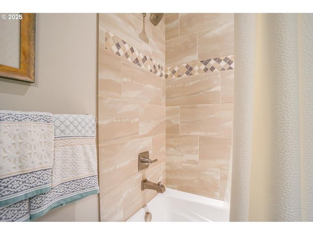 1904 Nw MARYLAND St, Camas, WA 98607