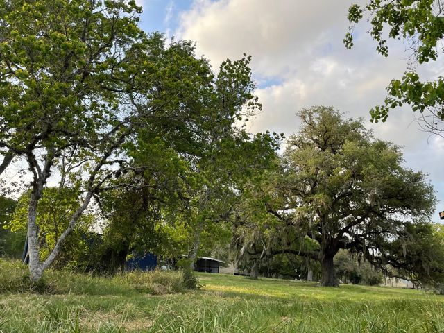 7462 County Road 284, Edna, TX 77957