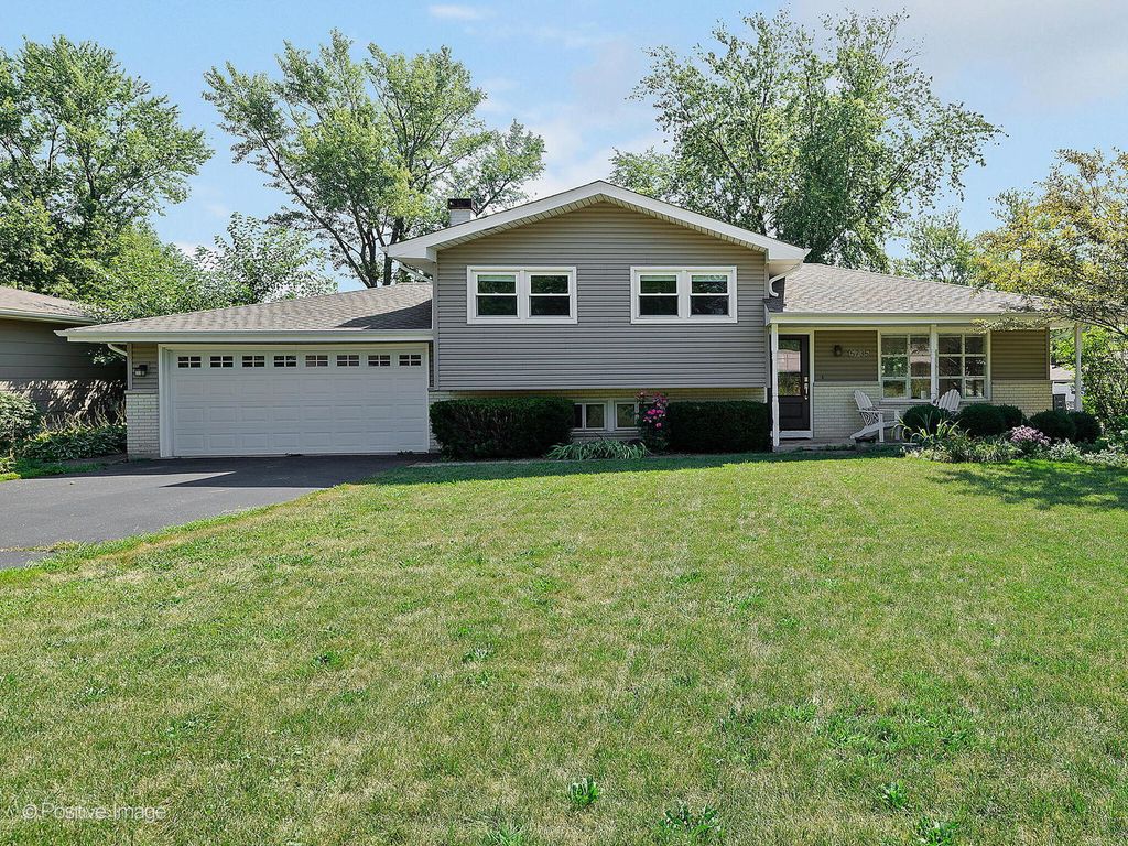 5735 Virginia Avenue, Clarendon Hills, IL 60514