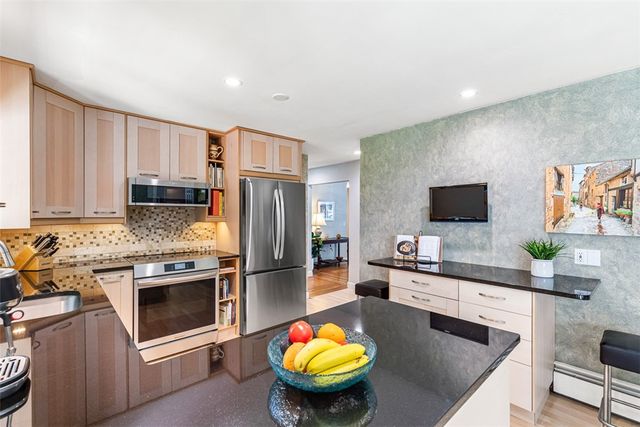 71 Primrose Hill Road, Barrington, RI 02806