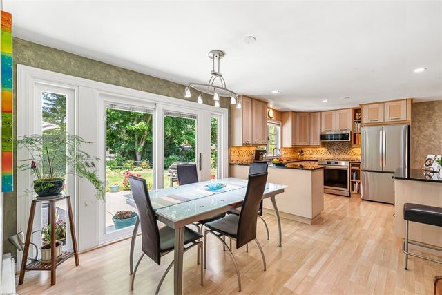 71 Primrose Hill Road, Barrington, RI 02806