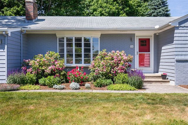 71 Primrose Hill Road, Barrington, RI 02806