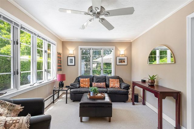 71 Primrose Hill Road, Barrington, RI 02806