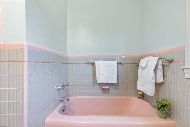 71 Primrose Hill Road, Barrington, RI 02806