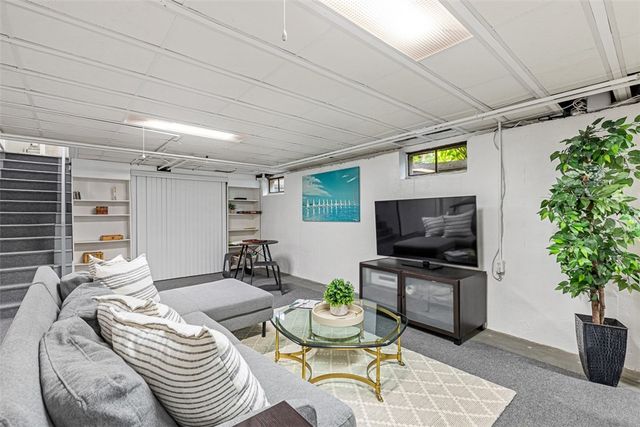71 Primrose Hill Road, Barrington, RI 02806