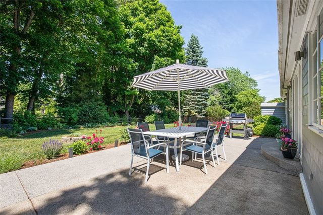 71 Primrose Hill Road, Barrington, RI 02806