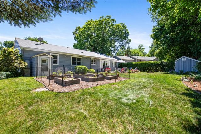 71 Primrose Hill Road, Barrington, RI 02806