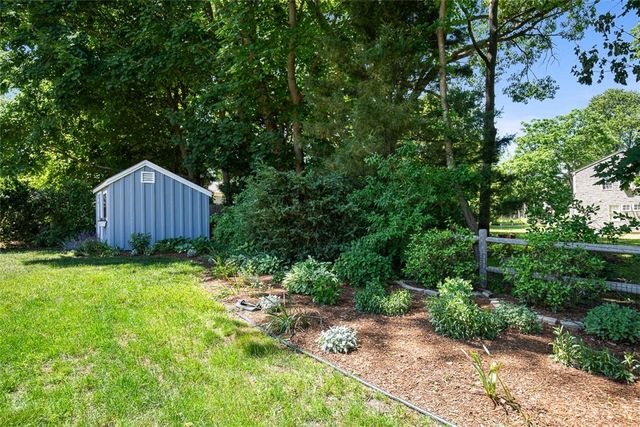 71 Primrose Hill Road, Barrington, RI 02806