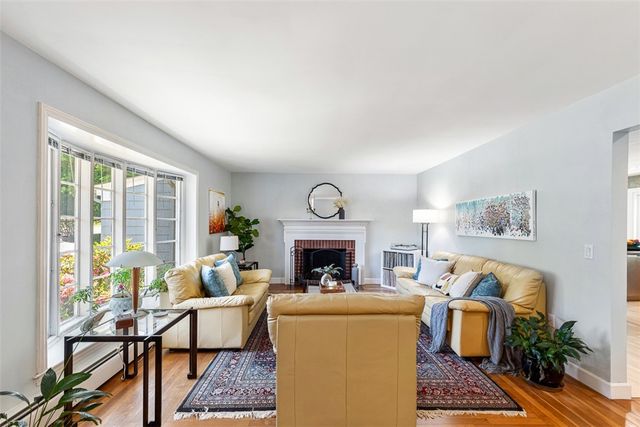 71 Primrose Hill Road, Barrington, RI 02806