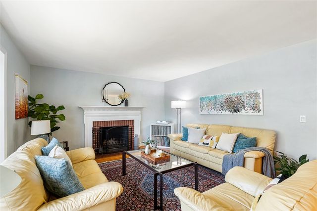 71 Primrose Hill Road, Barrington, RI 02806