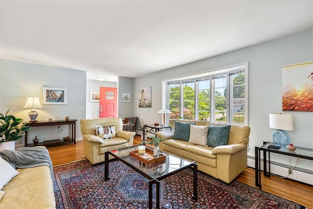 71 Primrose Hill Road, Barrington, RI 02806