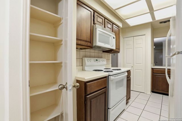 7738 Chambers Rd Apt 907, San Antonio, TX 78229