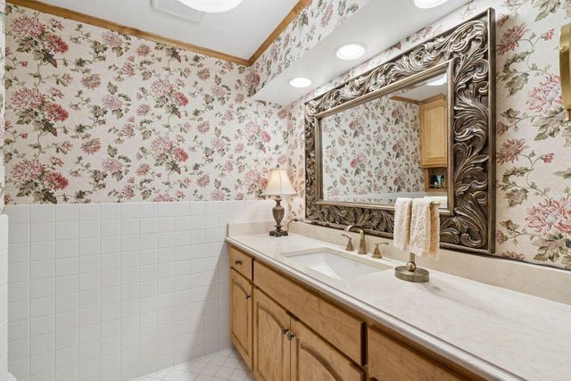 6300 Xerxes Avenue S 44, Edina, MN 55423