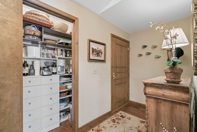 6300 Xerxes Avenue S 44, Edina, MN 55423