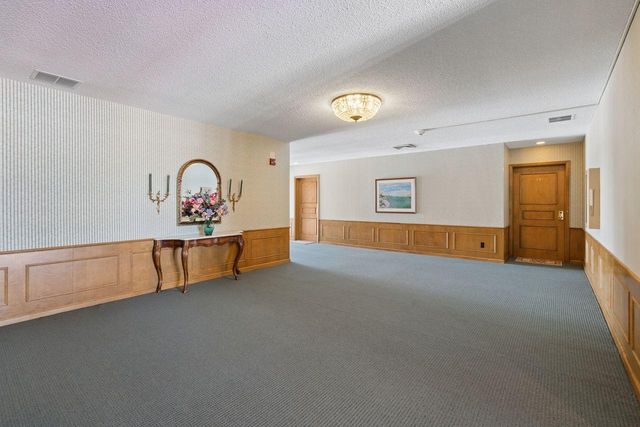 6300 Xerxes Avenue S 44, Edina, MN 55423