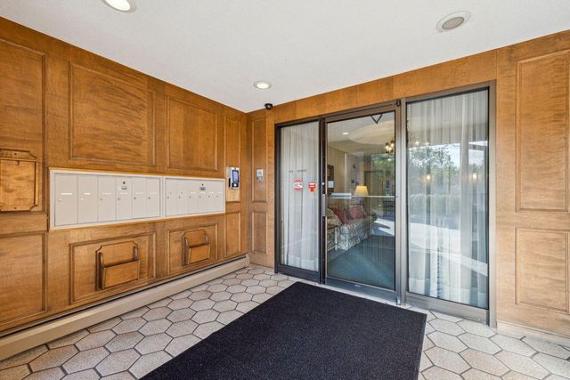 6300 Xerxes Avenue S 44, Edina, MN 55423