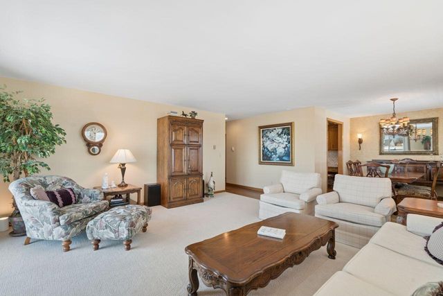 6300 Xerxes Avenue S 44, Edina, MN 55423