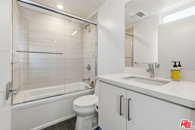 6021 W Beachwood Lane, Los Angeles, CA 90038