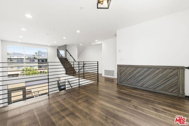 6021 W Beachwood Lane, Los Angeles, CA 90038