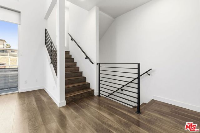 6021 W Beachwood Lane, Los Angeles, CA 90038