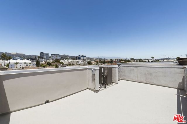 6021 W Beachwood Lane, Los Angeles, CA 90038