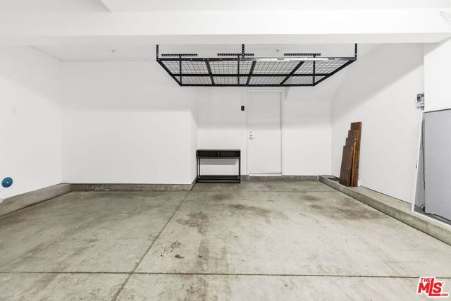 6021 W Beachwood Lane, Los Angeles, CA 90038