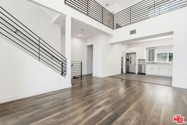6021 W Beachwood Lane, Los Angeles, CA 90038