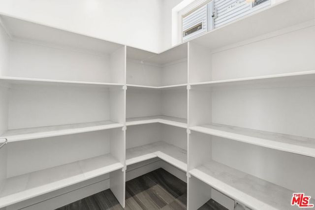 6021 W Beachwood Lane, Los Angeles, CA 90038