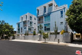 6021 W Beachwood Lane, Los Angeles, CA 90038
