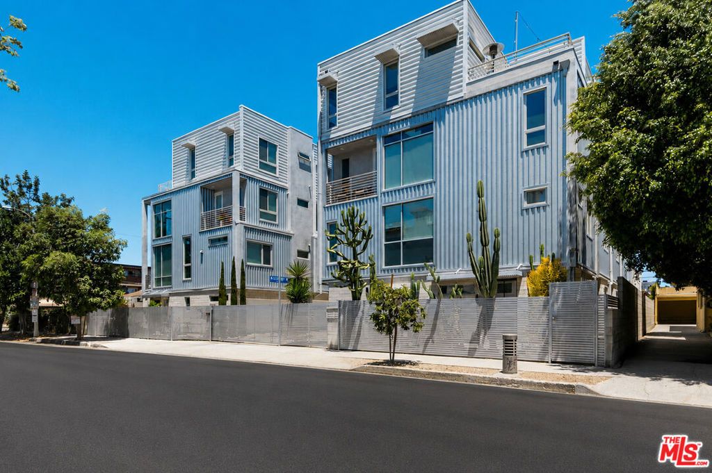 6021 W Beachwood Lane, Los Angeles, CA 90038