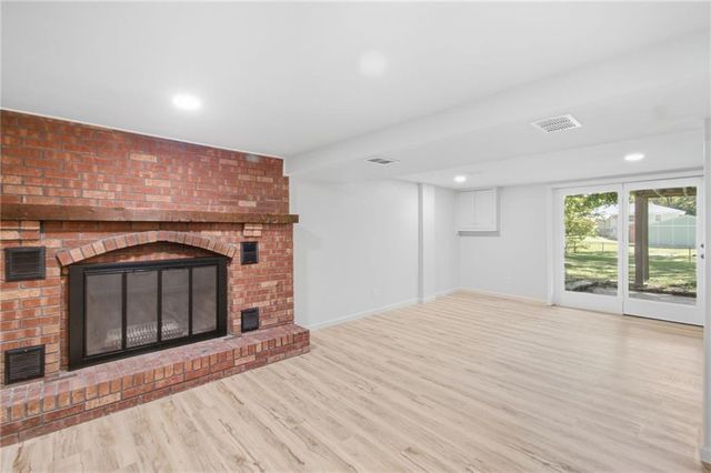 713 SW Williams Street, Lee's Summit, MO 64081
