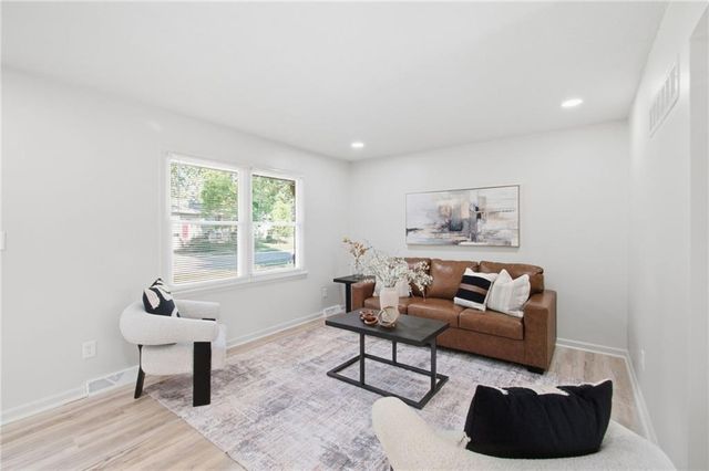 713 SW Williams Street, Lee's Summit, MO 64081