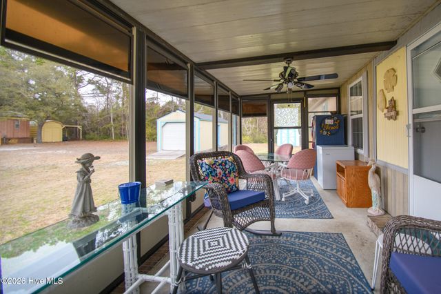 1602 Pelican Place SW, Shallotte, NC 28470