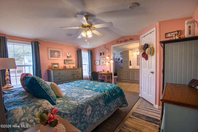 1602 Pelican Place SW, Shallotte, NC 28470