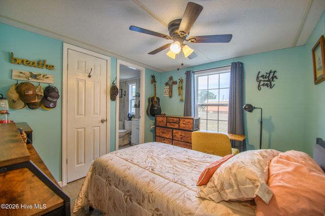 1602 Pelican Place SW, Shallotte, NC 28470