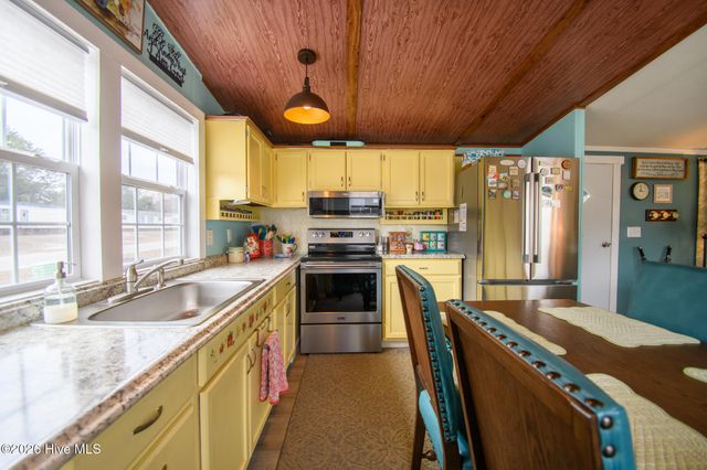 1602 Pelican Place SW, Shallotte, NC 28470