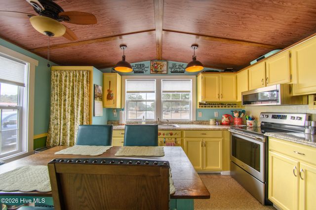 1602 Pelican Place SW, Shallotte, NC 28470