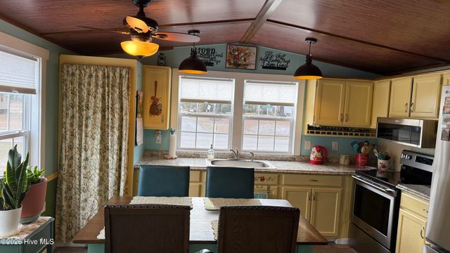 1602 Pelican Place SW, Shallotte, NC 28470