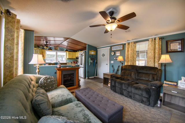 1602 Pelican Place SW, Shallotte, NC 28470