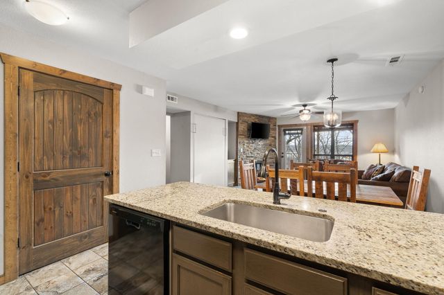 429 E Chinquapin Circle 607, Branson, MO 65616