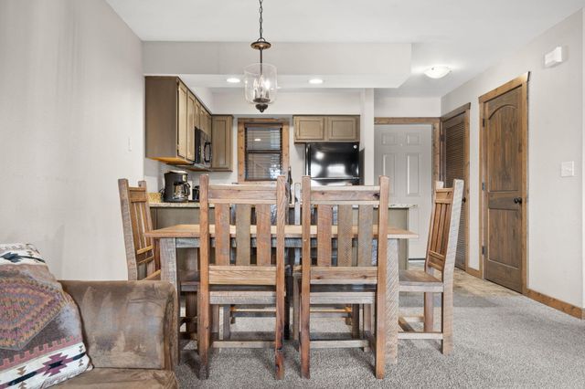 429 E Chinquapin Circle 607, Branson, MO 65616