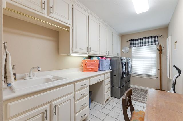 14024 S Santa Fe Avenue, Edmond, OK 73025