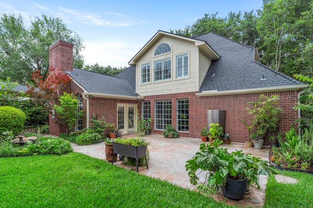 23 Saint Simons Court, Sugar Land, TX 77479