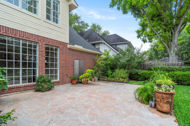 23 Saint Simons Court, Sugar Land, TX 77479
