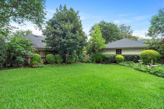 23 Saint Simons Court, Sugar Land, TX 77479