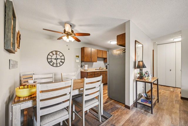 1304 W Medicine Lake Drive 221, Plymouth, MN 55441