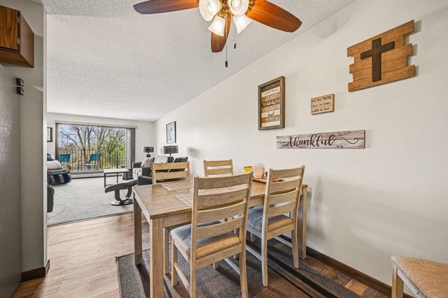 1304 W Medicine Lake Drive 221, Plymouth, MN 55441
